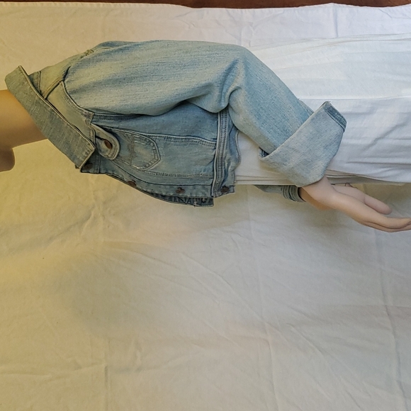 Tixi Cropped Denim Jacket - Picture 6 of 13